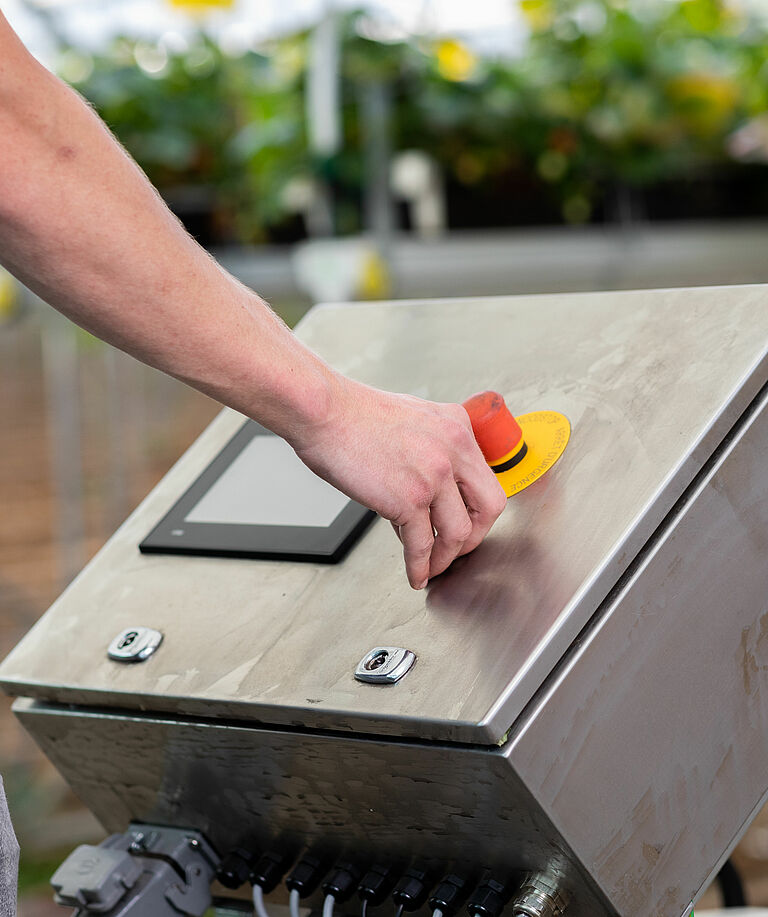 Turn on the switch of the Natutec Drive to start releasing the content of the box.