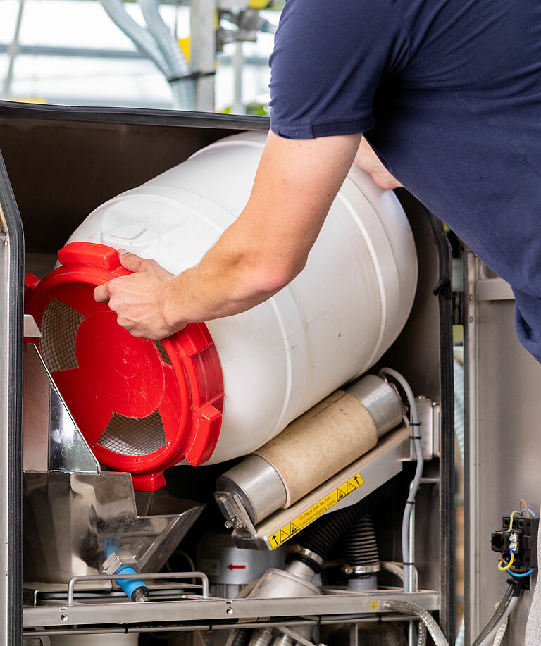 Place the drum inside the Natutec Drive.