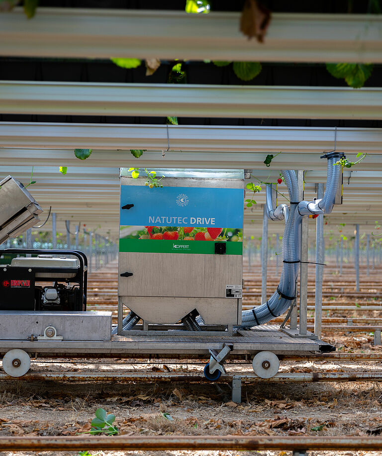 Attach the Natutec Drive onto the pipe-rail, a trailer or a boom. 